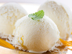 Домашен сладолед с карамелизирани ядки