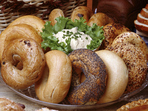 Бейгъл: Изненадващата история на един скромен хляб