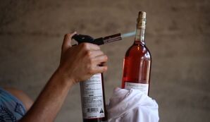 Най-хитрите начини за отваряне на вино без тирбушон