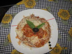 Спагети с кайма и маслини