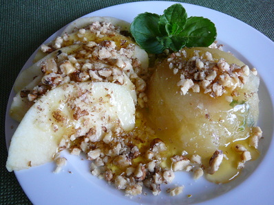 Ябълков крем с мед и орехи