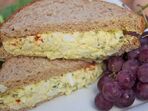 Сандвич с яйца и майонеза