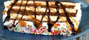 Бисквитена торта със сладолед