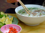 Фъ - виетнамската традиционна пилешка супа