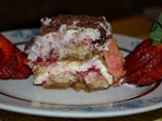 Торта с бишкоти, ягоди и маскарпоне