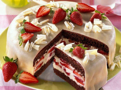 Марципанова ягодова торта