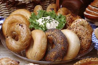 Бейгъл: Изненадващата история на един скромен хляб