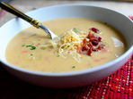Полу-крем супа от картофи с бекон
