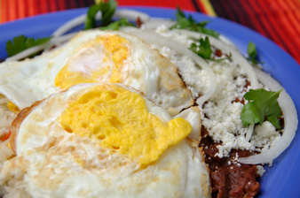 Чилакилес - яйца по мексикански