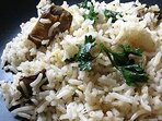 Гъби с ориз и зелен лук