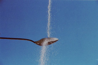 Какво се случва, когато ядем по 40 лъжици захар на ден?