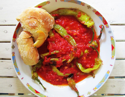 Чорбаджийски чушки с доматен сос