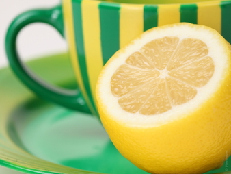 Пиенето на вода с лимон сутрин може да се окаже опасно!