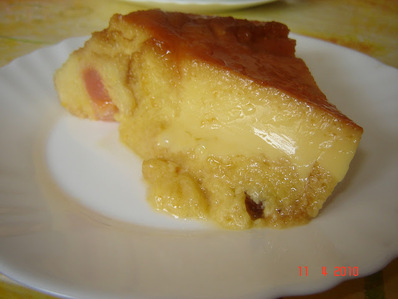 Крем-карамелена торта с козунак